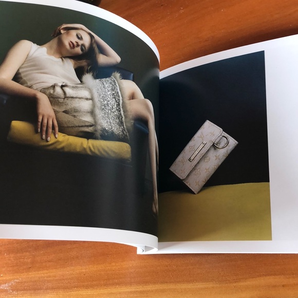 Louis Vuitton pret-a-porter 2002-03 catalog - Picture 3 of 8
